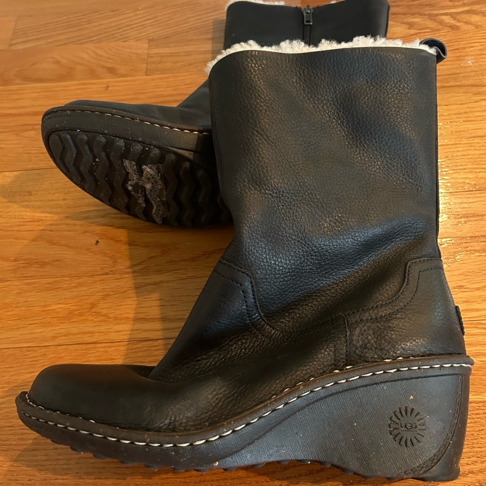 NWT  UGG Women’s Hartley black leather Shearling Mid-calf boots - Size 9